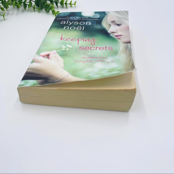 Keeping Secrets Saving Zoe & Faking 19 by Alyson Noel - Picture 2 of 9